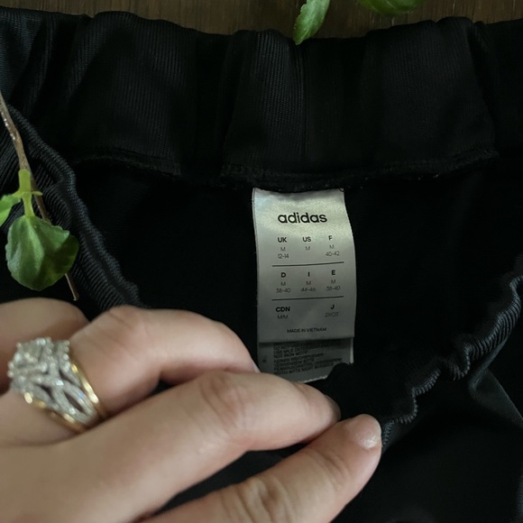 Woman Addida Pants - Picture 2 of 2